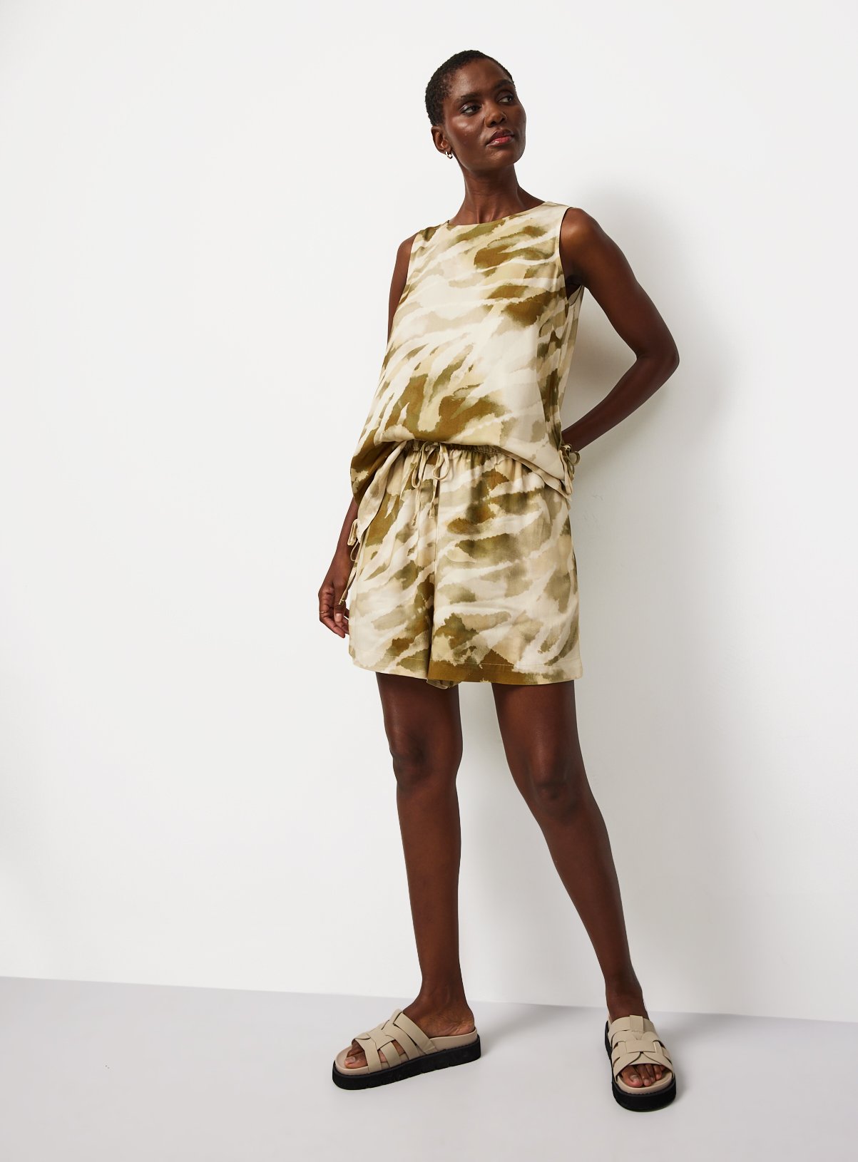 Green Leaf Print Co-ord Shorts 16 - Image 2 thumbnail